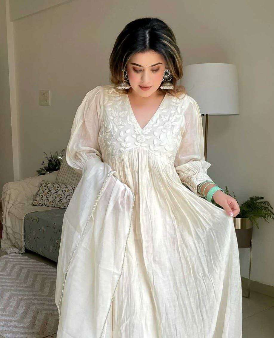 Women's Chanderi Silk Embroidered Anarkali Kurti With Pant and Dupatta - Image 5